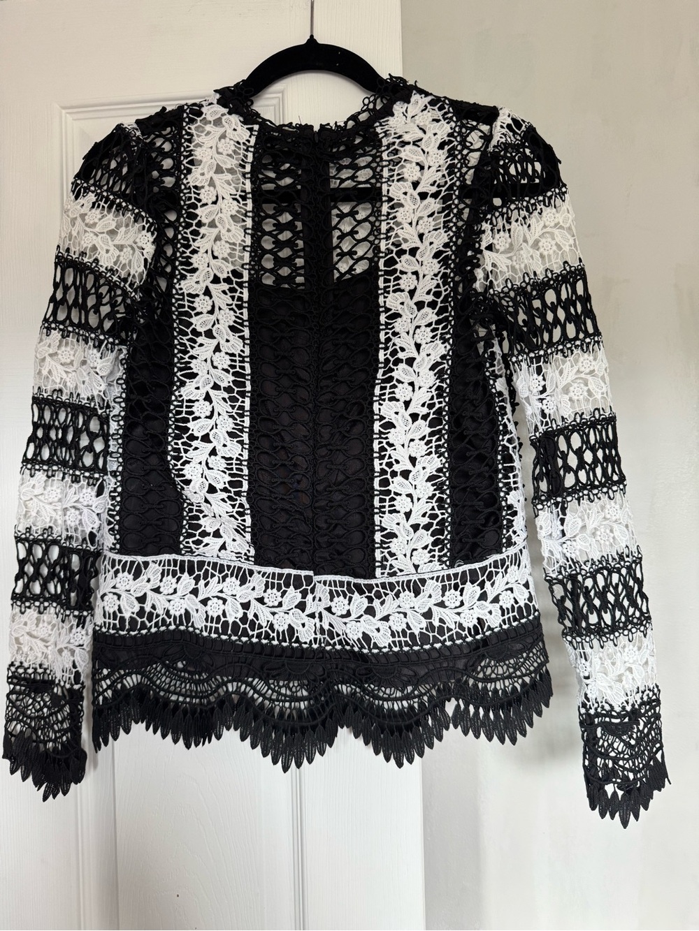 Aqua Black & White Crochet Lace Long-Sleeve Blouse